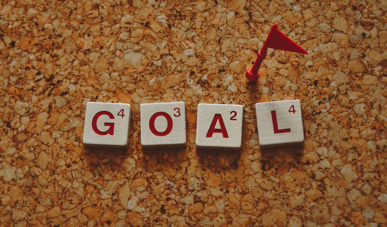 The word goal with an upward arrow
